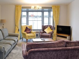 Luxury Apartment, 3 Bedrooms, Sea View | Living area | 35-inch TV with cable channels