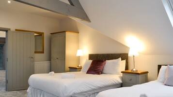 Luxury Apartment, 3 Bedrooms, Sea View | 1 bedroom, in-room safe, soundproofing, free WiFi