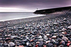 On the beach - Queensbridge Hotel (Aberystwyth)