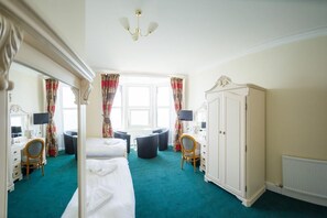 Desk, free WiFi, bed sheets - Queensbridge Hotel (Aberystwyth)