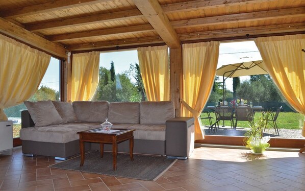 Apartment, 3 Schlafzimmer | Wohnbereich | Flachbildfernseher