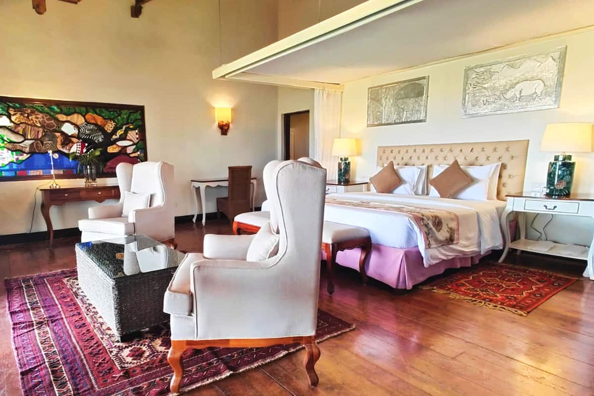 3 chambres, minibar, coffres-forts dans les chambres, bureau