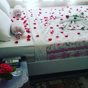 Quarto casal standard | Ferros/tábuas de passar roupa, Wi-Fi de cortesia