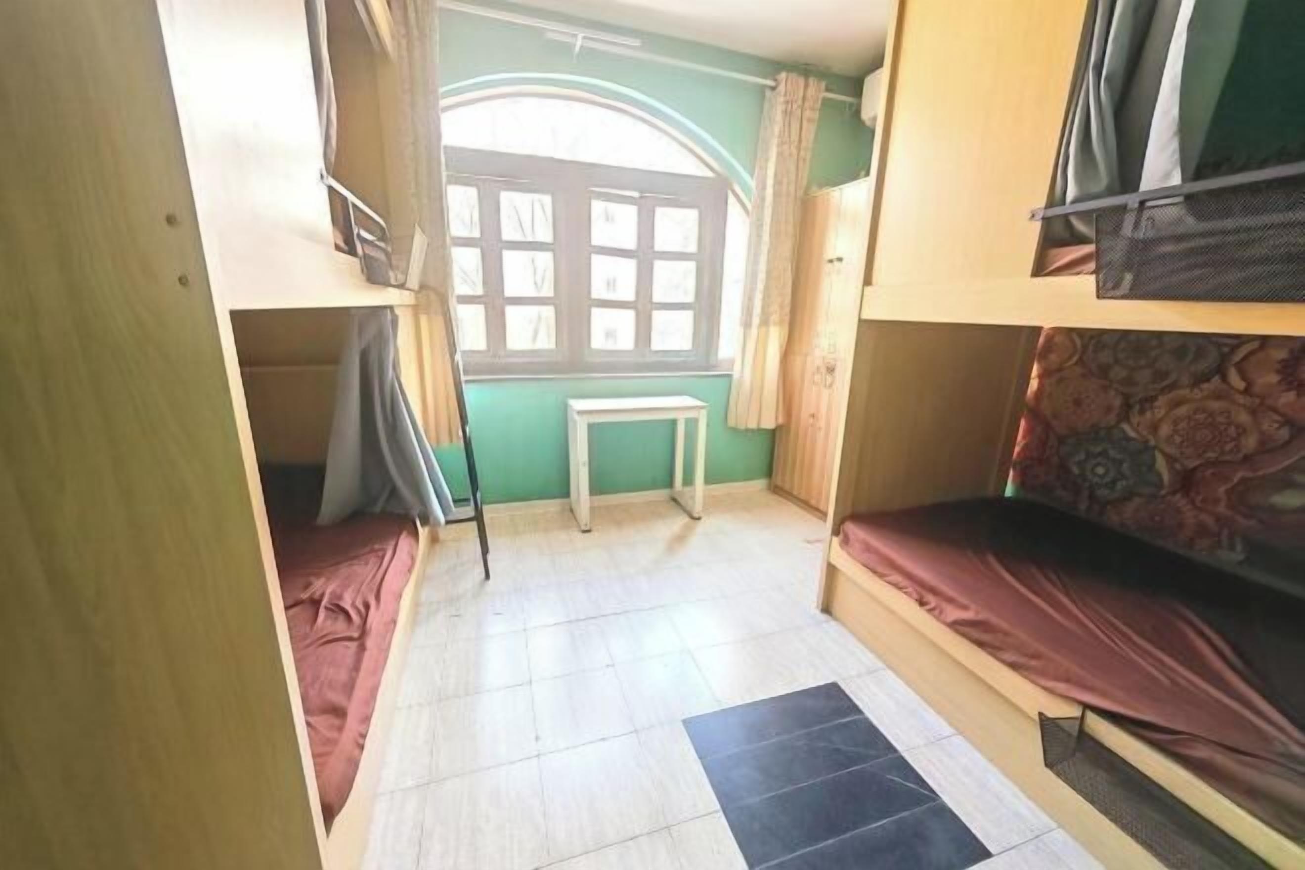 Soundproofing, free WiFi