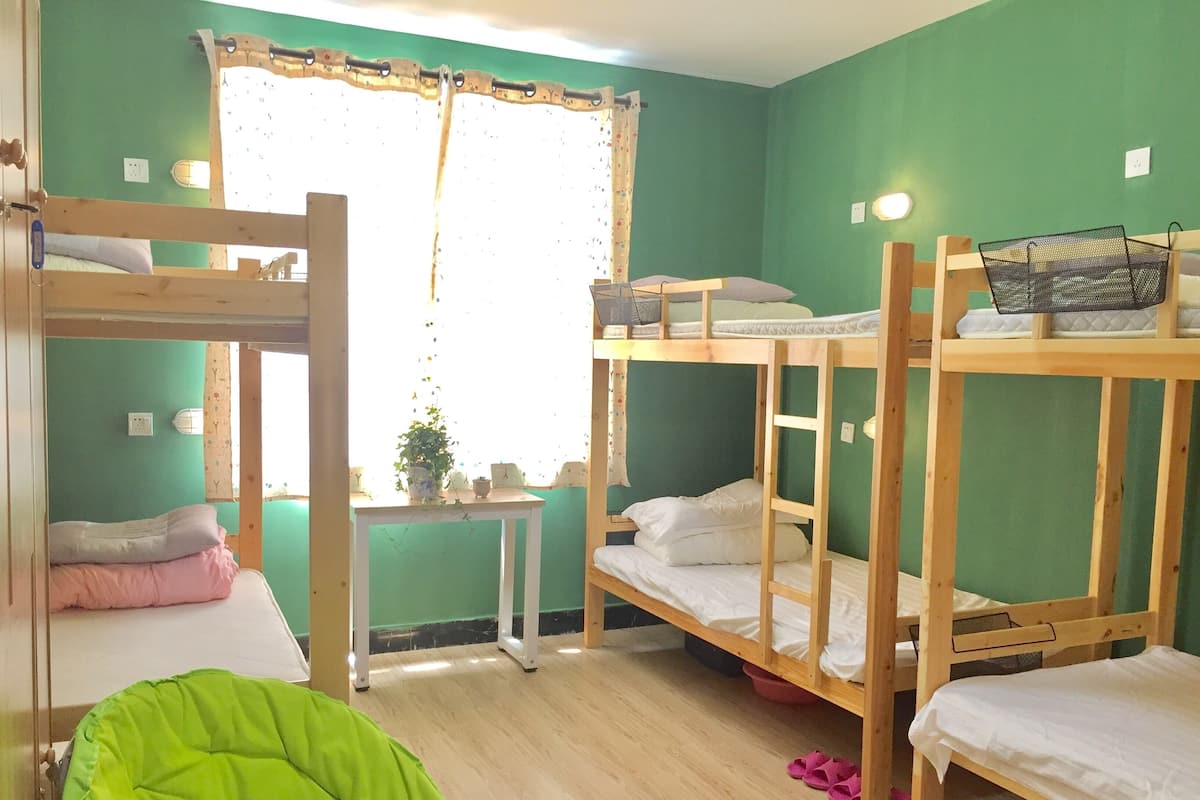 Dormitorio compartido, solo para mujeres, baño compartido | Sistema de insonorización y wifi gratis