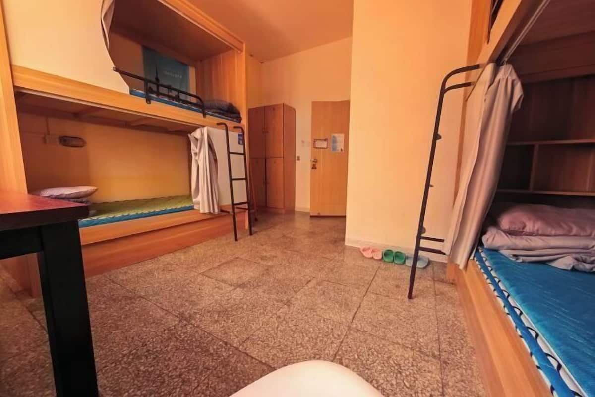 Soundproofing, free WiFi