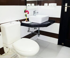 Amenidades de baño gratuitas y toallas 