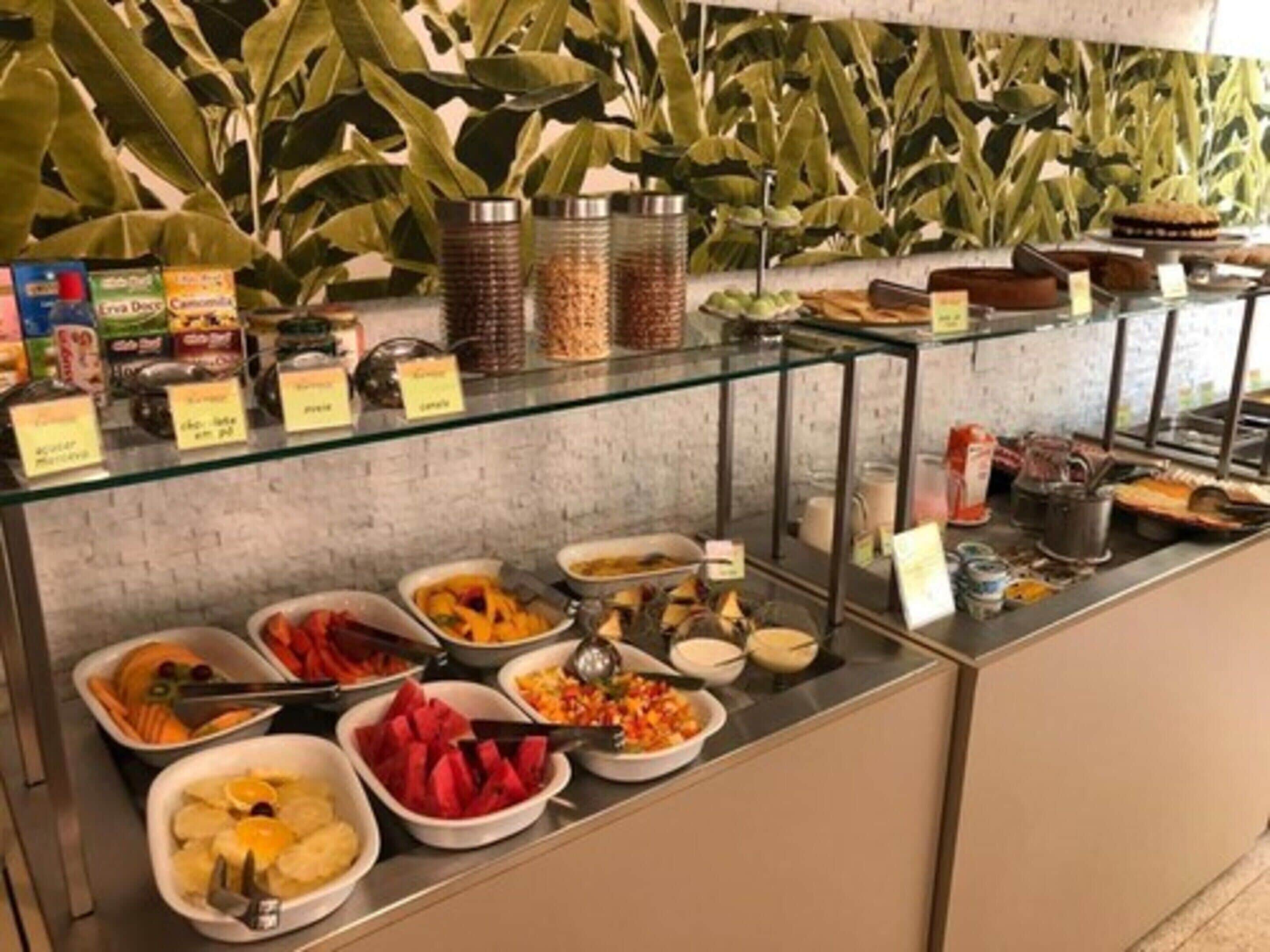 breakfast, lunch and dinner served