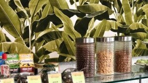 Sarapan, makan tengah hari dan makan malam dihidangkan 