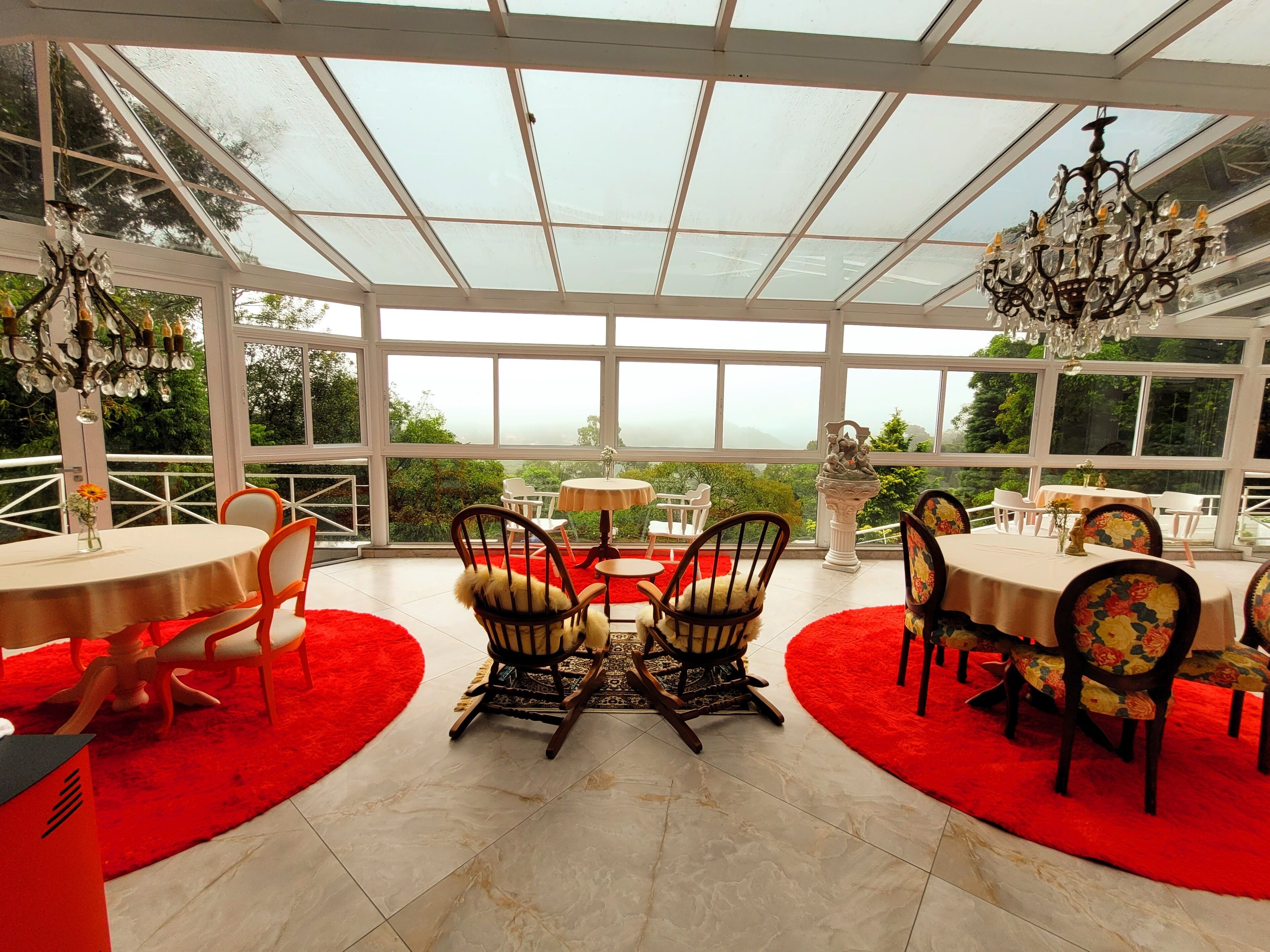 Café da manhã com buffet grátis todos os dias