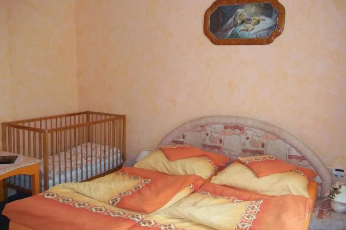 Double or Twin Room | Free cots/infant beds, free WiFi, bed sheets