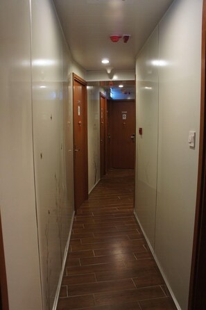 Hallway - Ocean Inn (Kowloon)