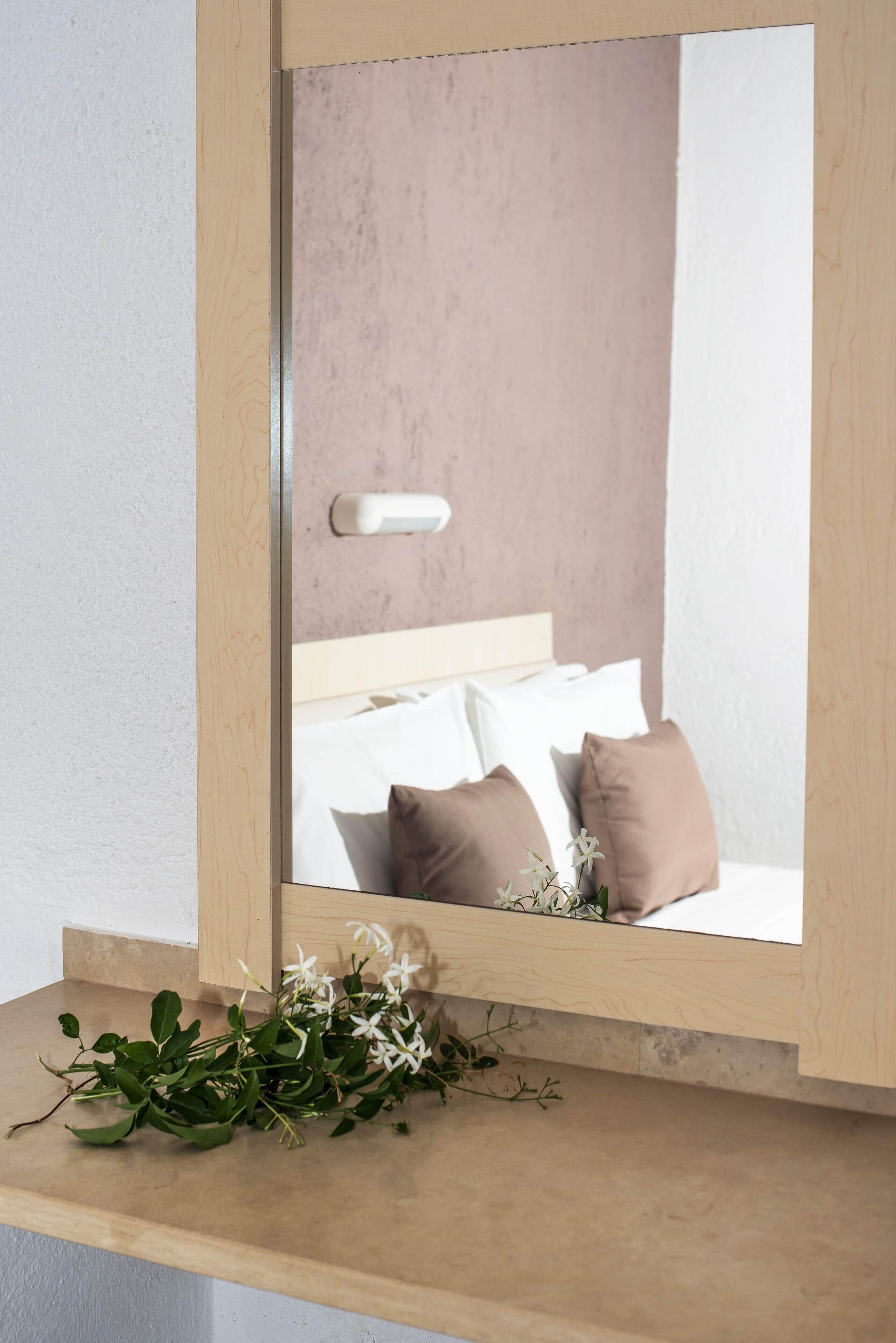 Standard Studio (Triple) | Desk, iron/ironing board, free cots/infant beds, bed sheets