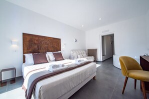 Suite Royale, 1 grand lit et 1 canapé-lit, salle de bains privée