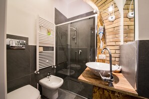Deluxe Double Room, 1 Queen Bed, Private Bathroom | Bathroom | Free toiletries, hair dryer, towels - Assisivm Antica Dimora AD (Assisi)