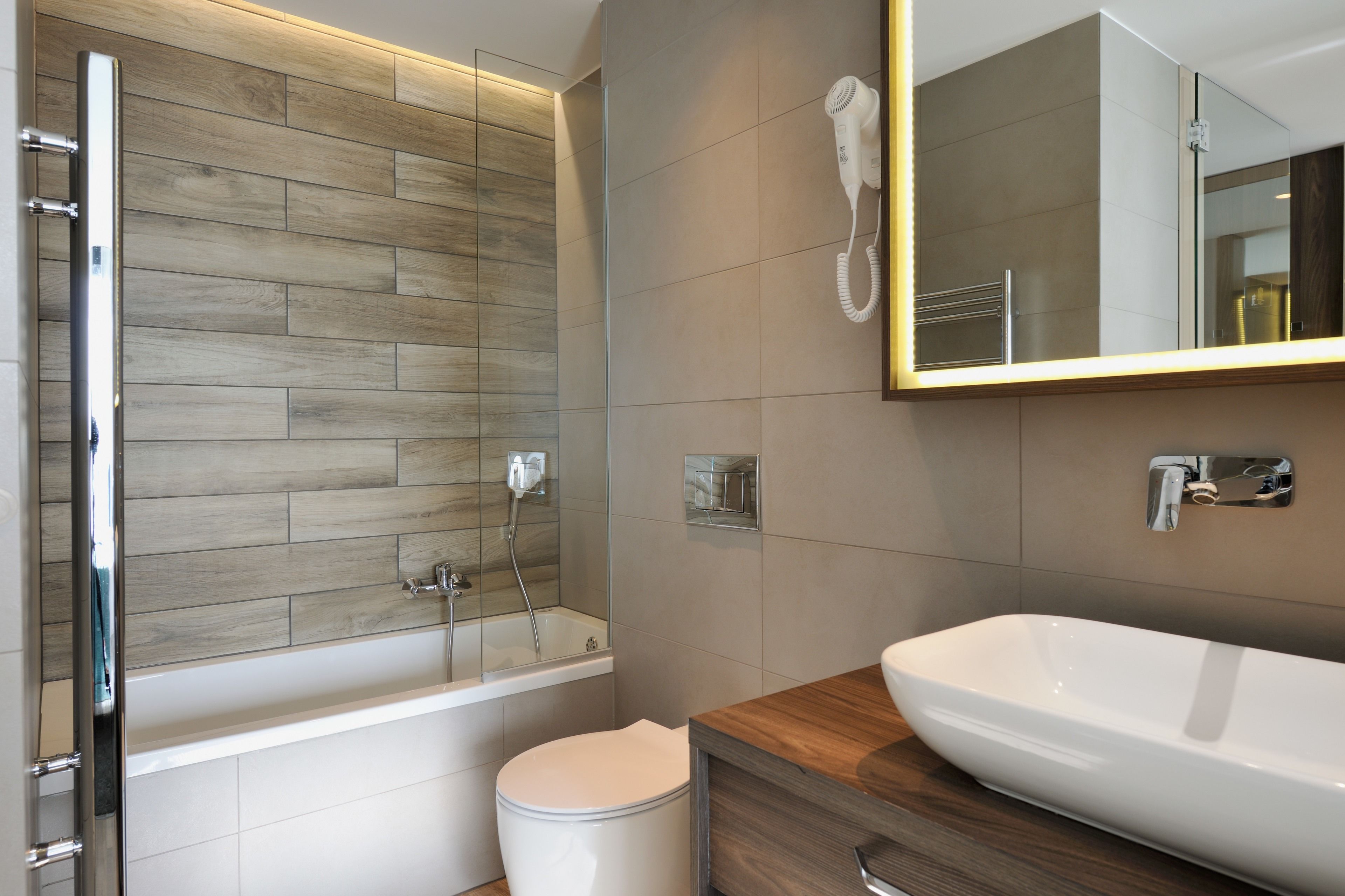 superior twin room, 1 bedroom, balcony, river view | bathroom | free toiletries, hair dryer, towels, soap