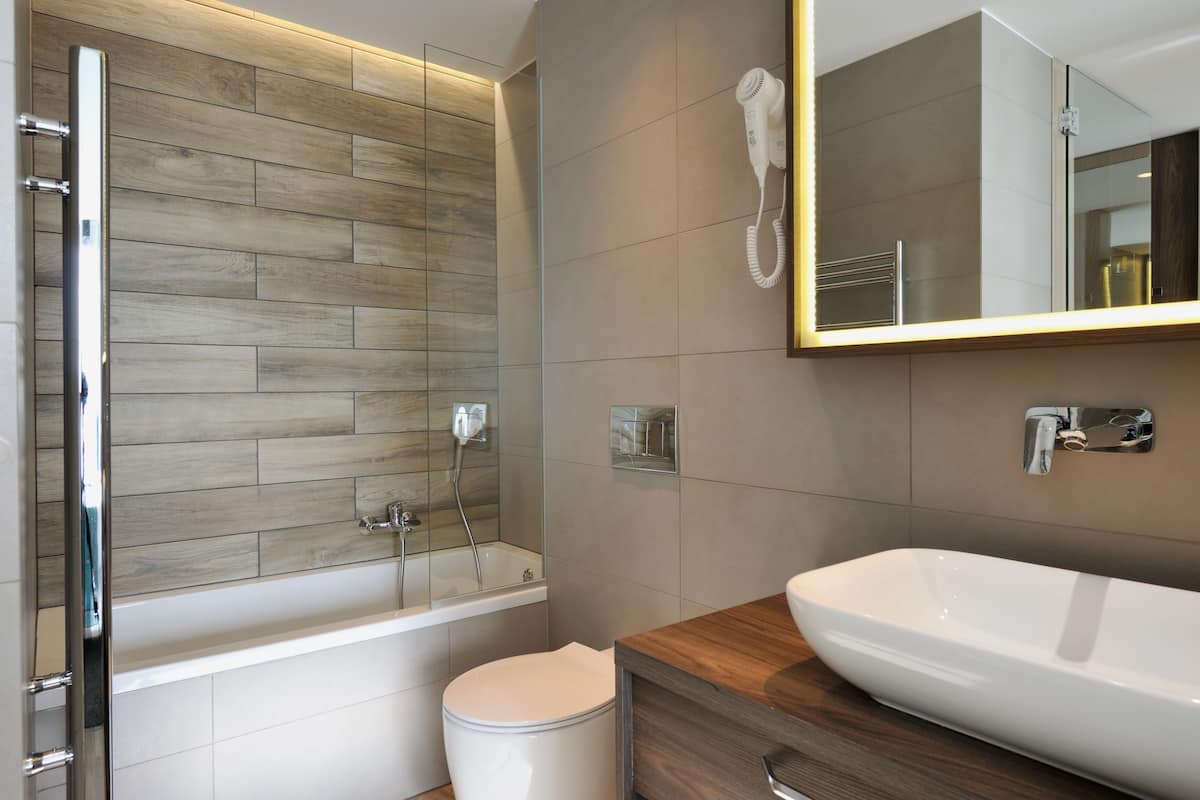 superior twin room, 1 bedroom, balcony, river view | bathroom | free toiletries, hair dryer, towels, soap