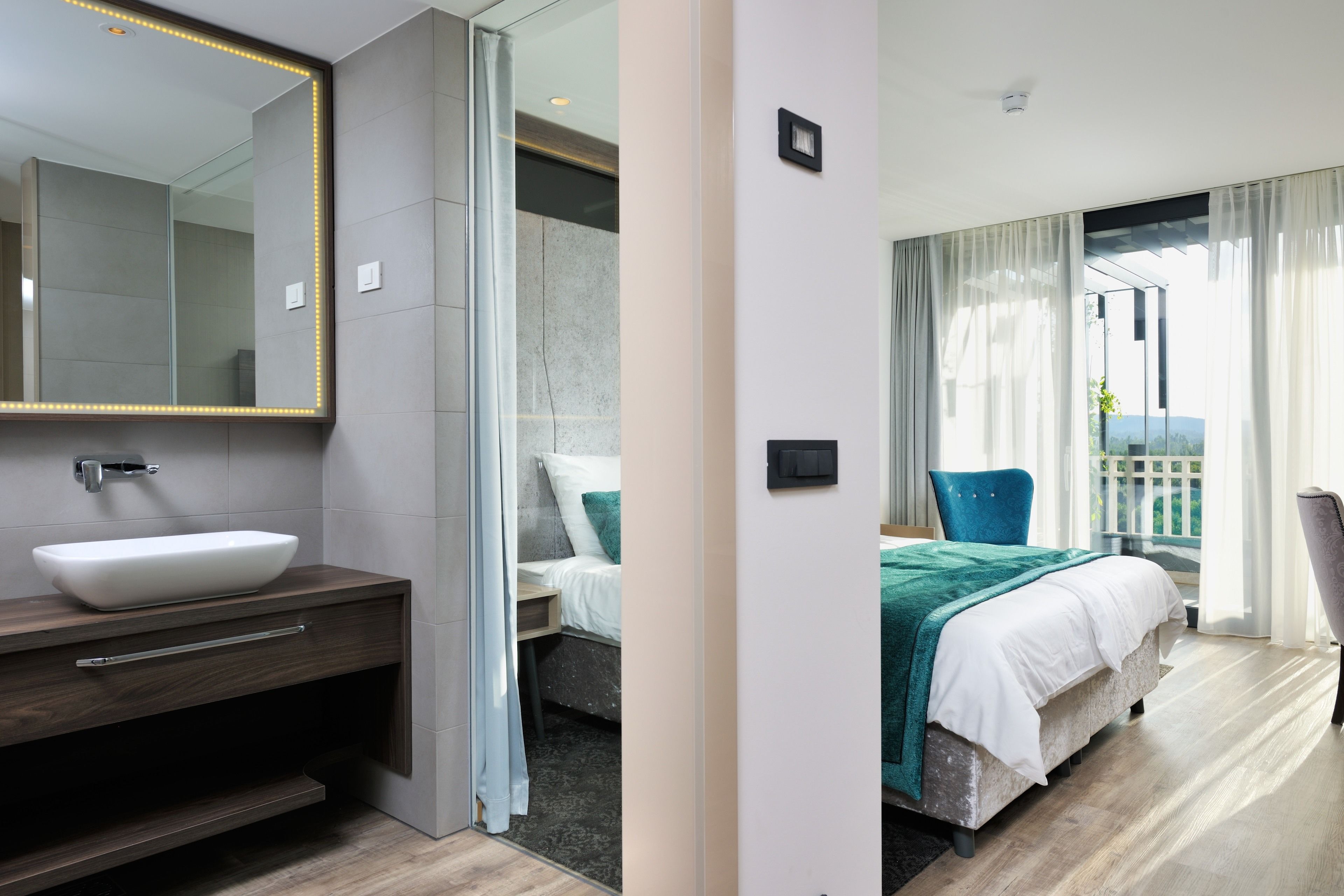 superior twin room, 1 bedroom, balcony, river view | premium bedding, minibar, in-room safe, desk