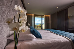 Ropa de cama de alta calidad y minibar 