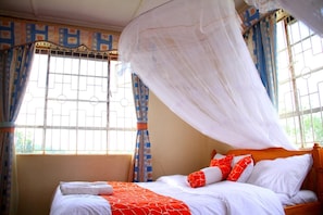 Desk, free WiFi - Kakamega Sheywe Hotel (Kakamega)
