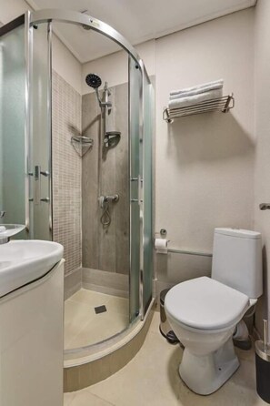 Economy Room | Bathroom | Free toiletries, hair dryer, slippers, towels - HOUSE 52 (Tbilisi)