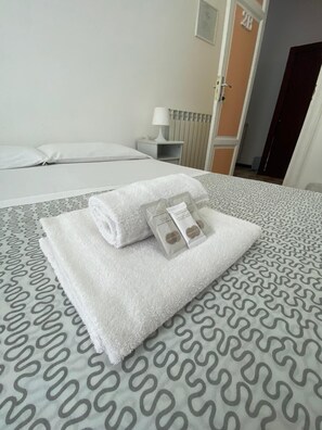 Ropa de cama hipoalergénica y escritorio