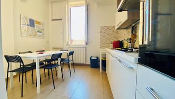 Comfort Condo, 3 Bedrooms | Living area | 40-inch LED TV with digital channels, TV