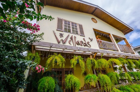 Fachada de la propiedad