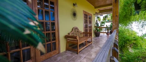Rum - privat badrum (Front Single Room) | Balkong
