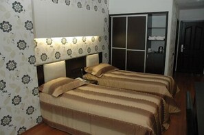Minibar, in-room safe, desk, iron/ironing board