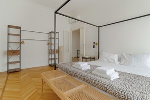 Appartamento con 3 camere da Letto, Piazza Maria Adelaide 5 | 2 bedrooms, individually decorated, individually furnished - Brera Apartments in Porta Venezia (Milan)