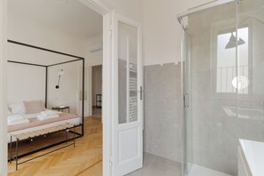 Bathroom - Brera Apartments in Porta Venezia (Milan)