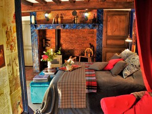 Suite (Légendes) | Premium bedding, soundproofing, free cribs/infant beds, free WiFi