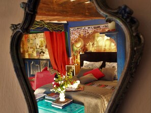 Premium bedding, soundproofing, free cribs/infant beds, free WiFi