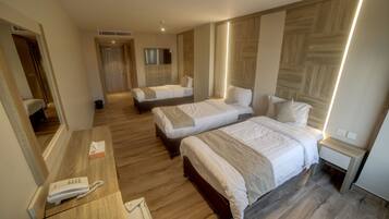 In-room safe, soundproofing, free WiFi