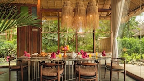 Dining room - Villa Desa Roro Estate by Villa Finder (Canggu)