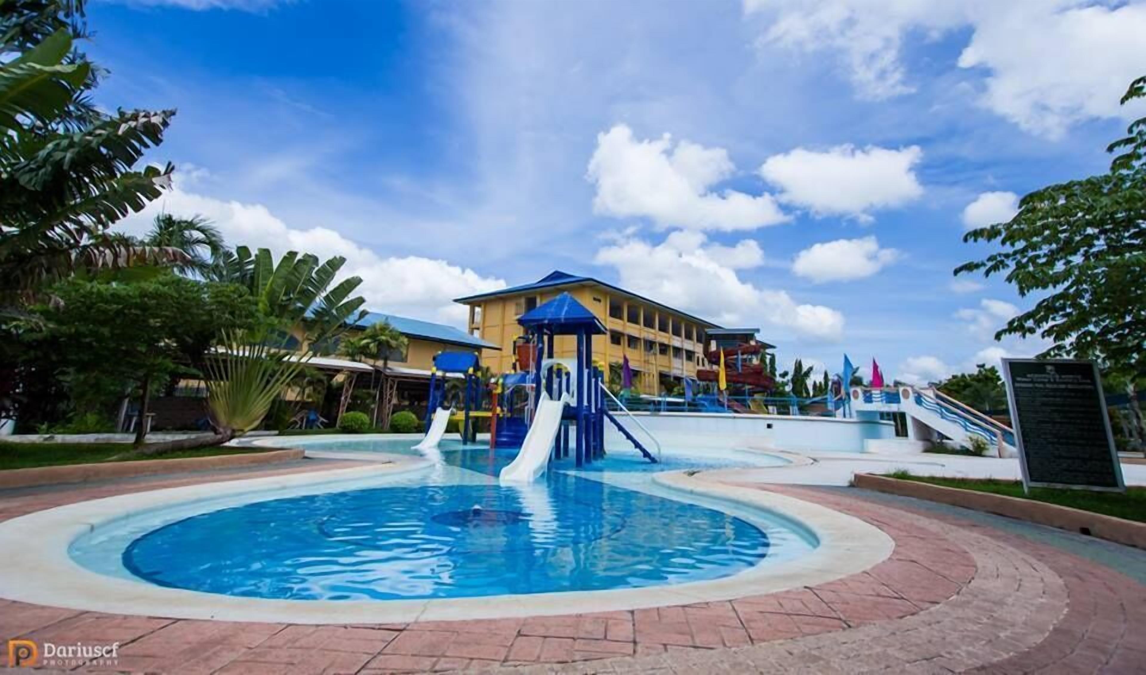 4 outdoor pools, open 6 AM to 9 PM, free cabanas, pool umbrellas
