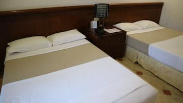 Standard Room | 1 bilik tidur, bar mini, peti besi dalam bilik, meja