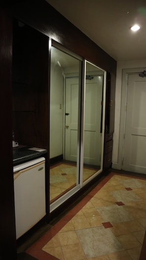 Suite | Mini fridge