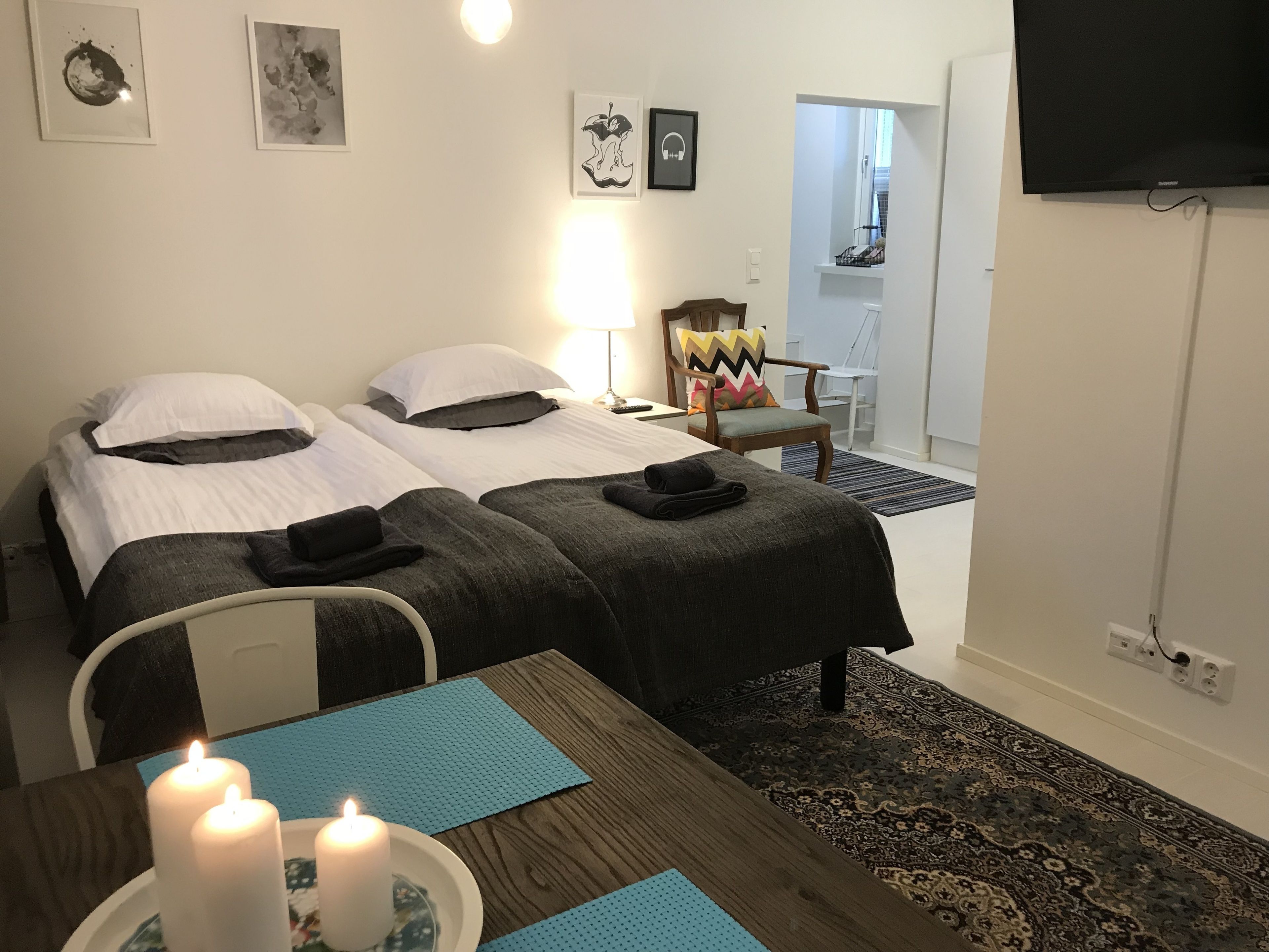 superior apartment | living room | flat-screen tv