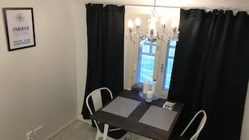 Deluxe Apartment | In-room dining