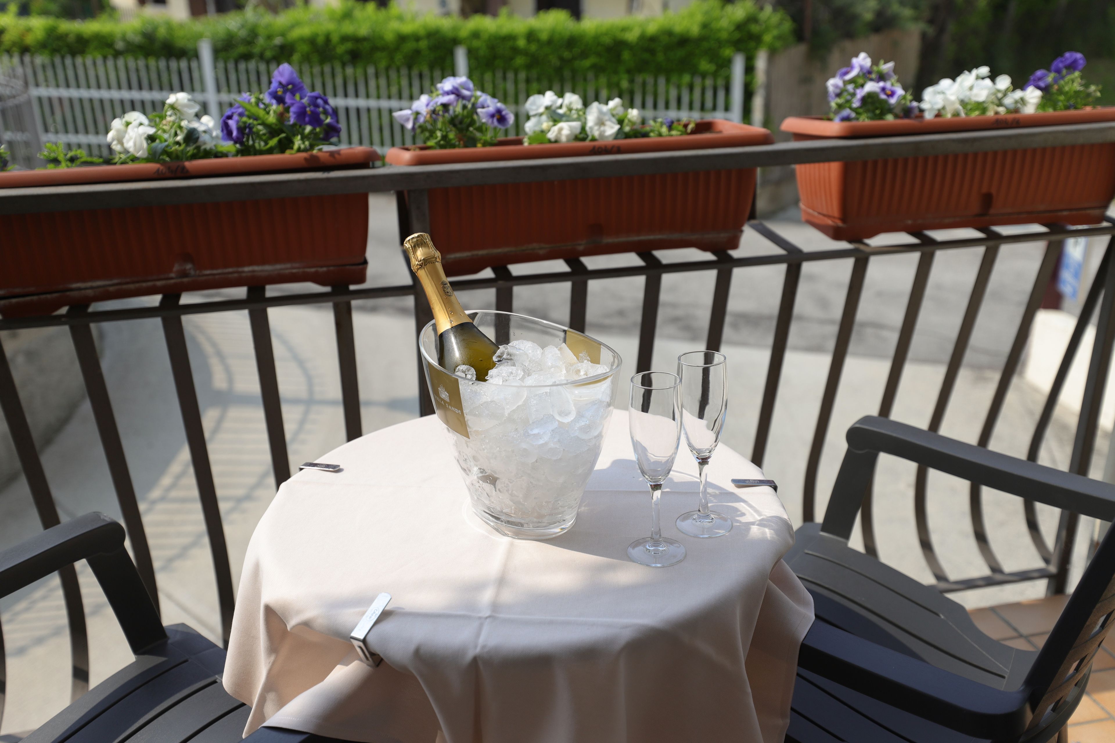 standard double room | minibar, in-room safe, desk, laptop workspace