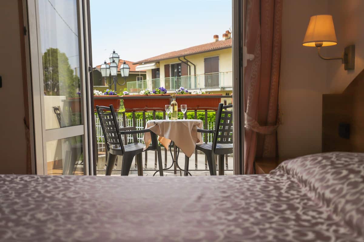 standard double room | minibar, in-room safe, desk, laptop workspace