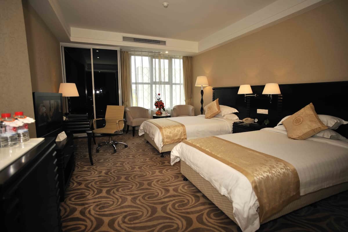 Standard Twin Room | Minibar, desk, blackout drapes, free WiFi