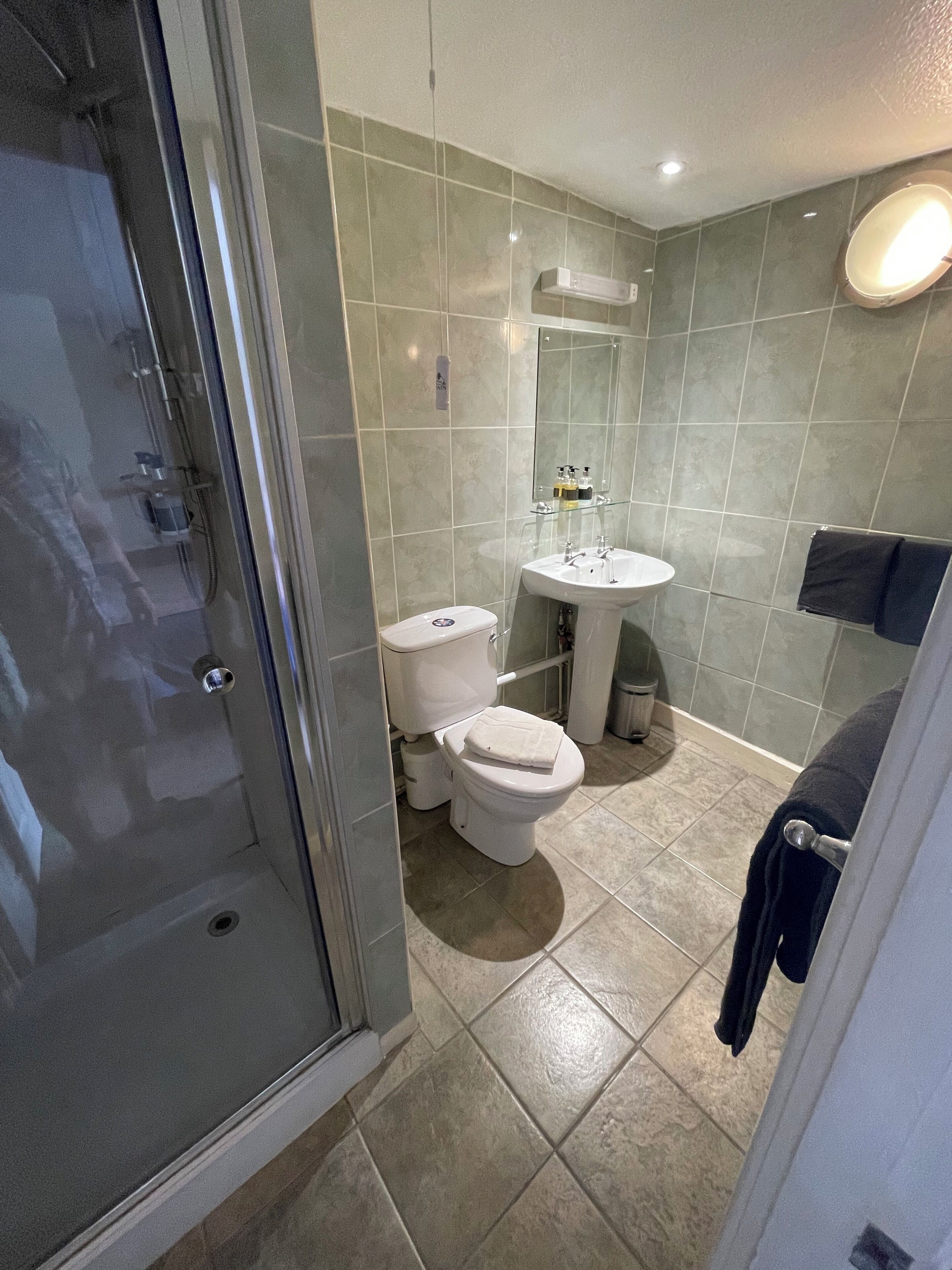 Classic Double Room, 1 Double Bed, Ensuite (Number 1) | Bathroom