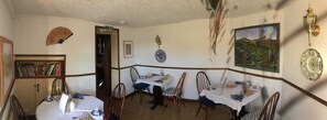 Desayuno completo gratuito y diario