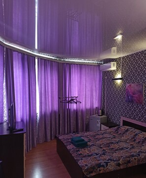 Kahden hengen standard-huone, 1 makuuhuone, kaupunkinäköala | Ylelliset vuodevaatteet, pimennysverhot, silitysrauta/-lauta