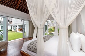 5 bedrooms, in-room safe, blackout drapes, iron/ironing board