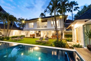 Outdoor pool, sun loungers