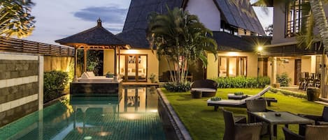Outdoor pool, pool loungers